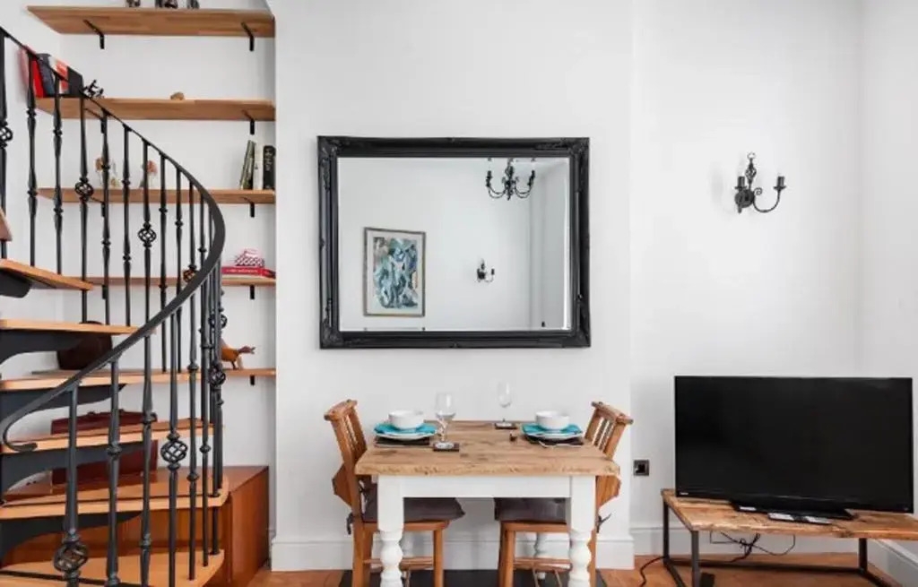 Warwick Post Office Apartment