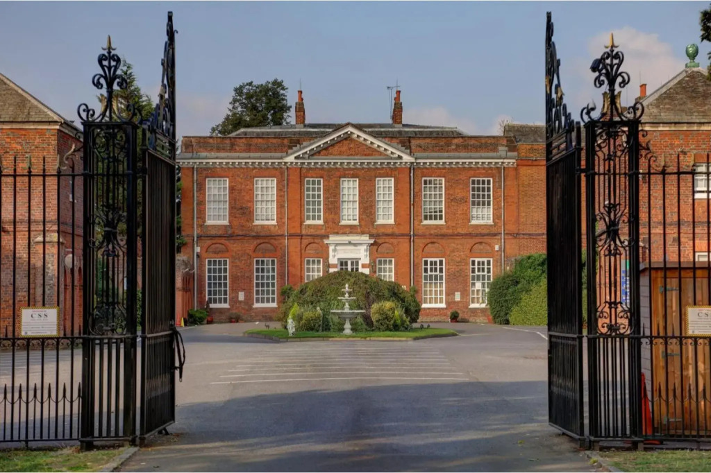 Baylis Park Hotel