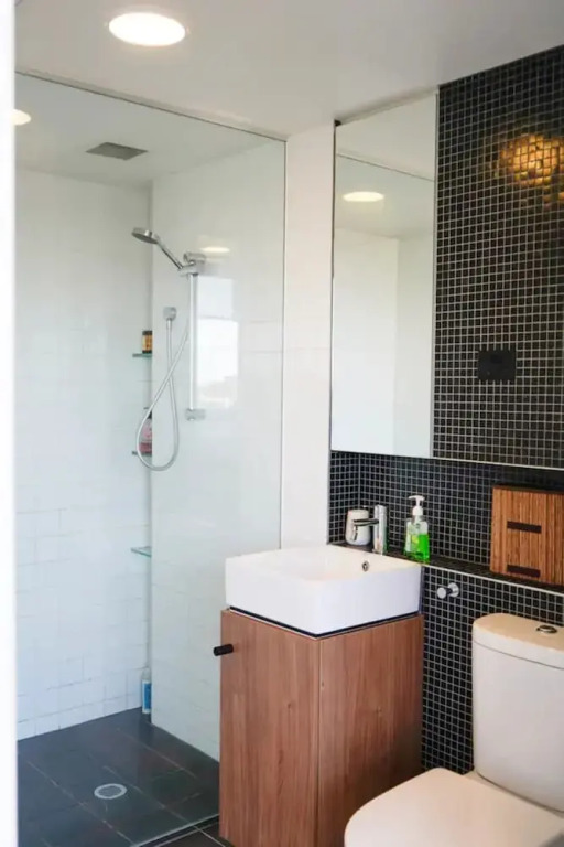 Modern 2 Bedroom Apartment With City Views