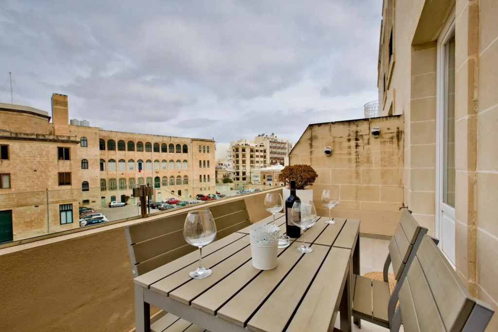 Raphaels - 2 Bedroom Apartment by Solea Holiday Homes