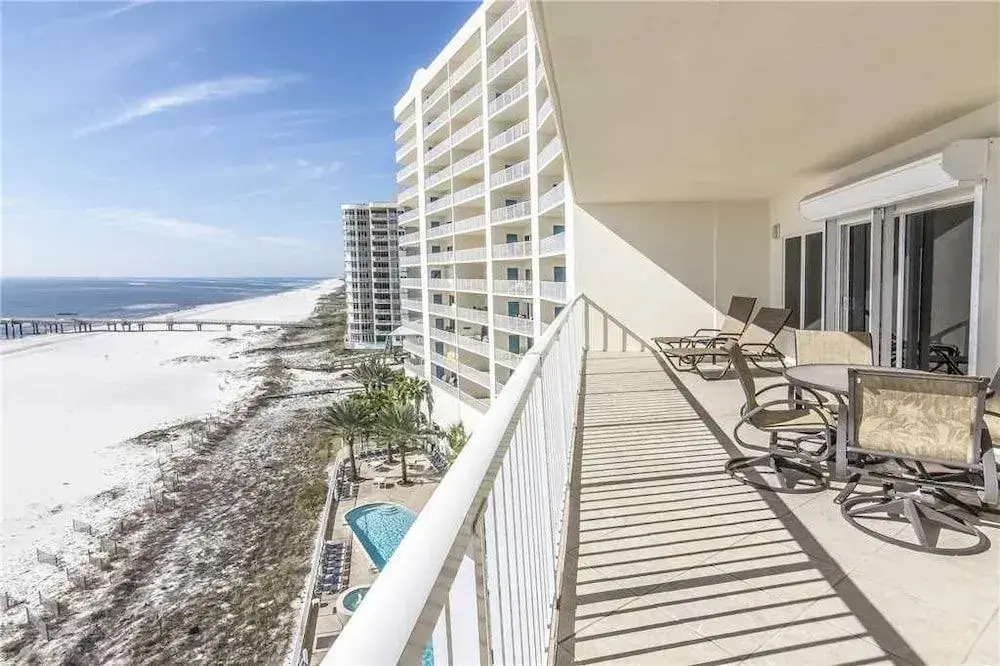 Admiral's Quarters 702 - 3 Br condo by RedAwning