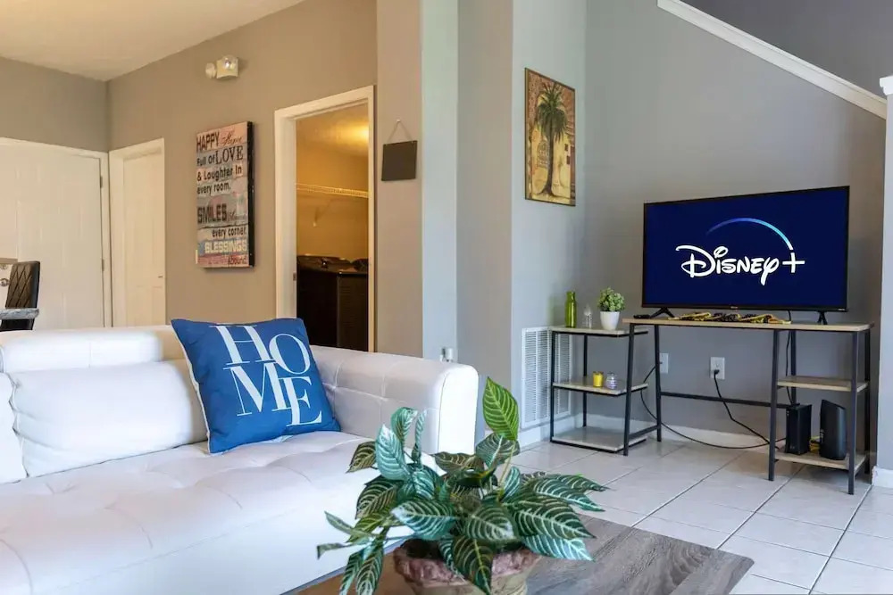 3BR Townhome Steps From Theme Parks Sleeps 6