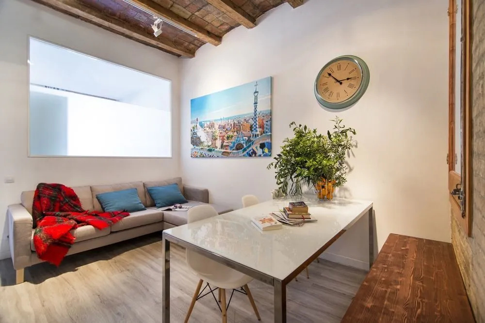 Happy People Sagrada Familia Apartments