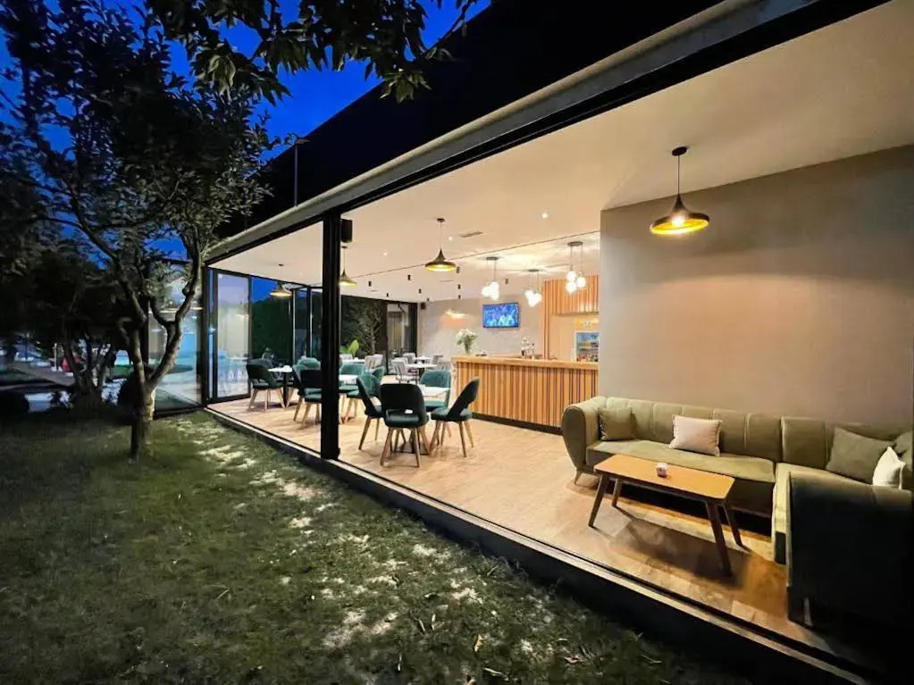 Airport Garden Hotel