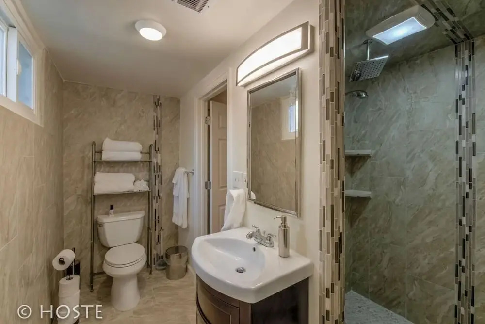 2BR Comfy Condo & Cute Patio Broadmoor Area