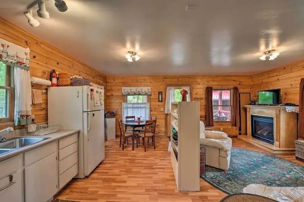 Cozy Colorado Cabin w/ Deck, Grill & River Access!