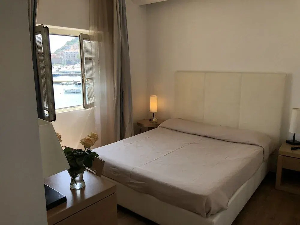 Bi Hotel