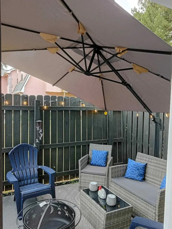 Serenity Landing - 5 Minutes to Airport - Sleeps 6