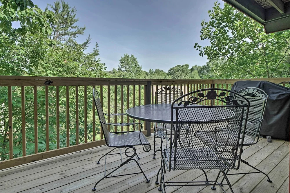 Hot Tub & Private Deck: Rustic Pigeon Forge Cabin