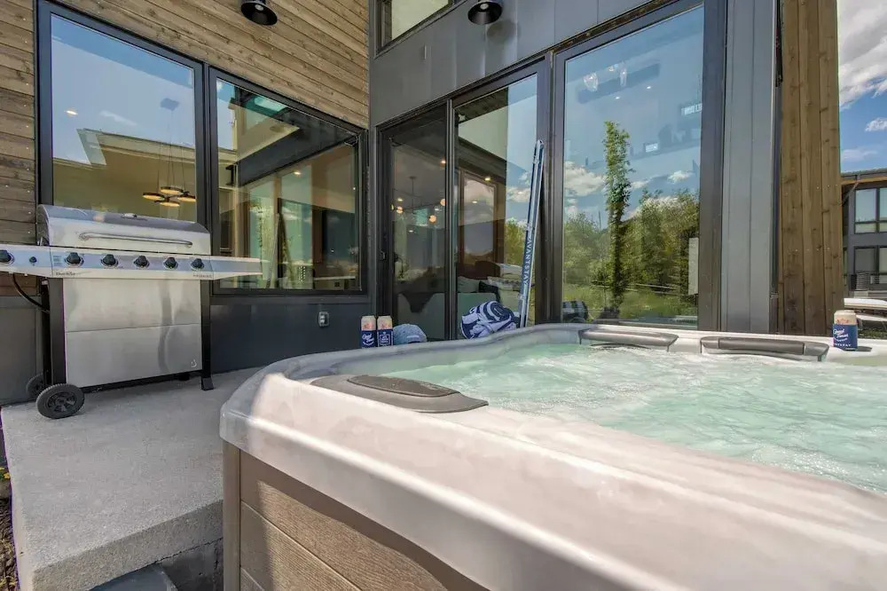 Encore by Avantstayminutes From the Slopes in PC! w/ Hot Tub