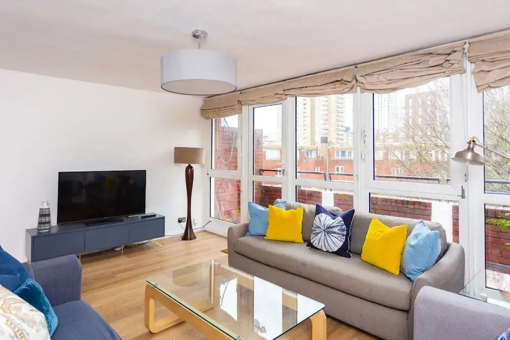 Spacious Central 3 Bedroom Apartment in Old Street