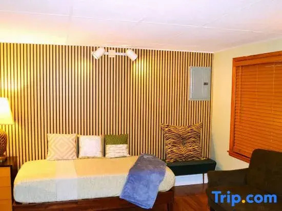Red 4 Apartment - Experience the Comfort of This Charming