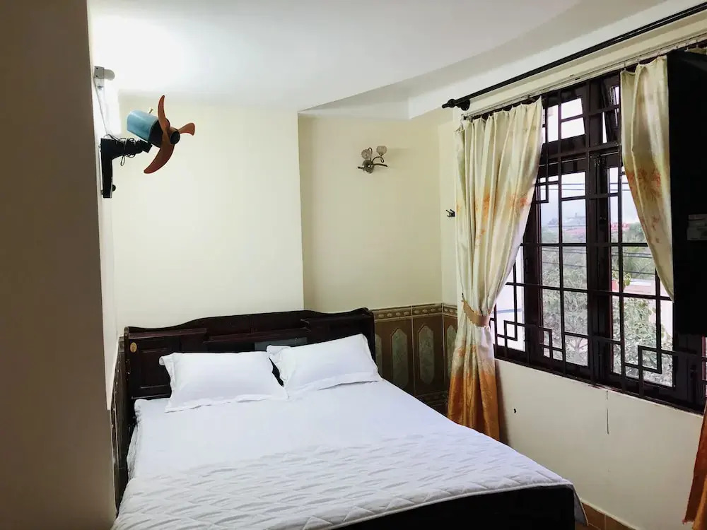 Binh Minh Hostel by OYO Rooms