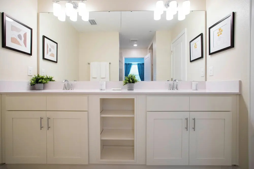 Luxurious 2 Bd Close to Disney Storey Lake 204 3131
