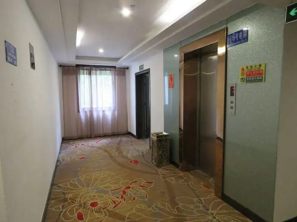 China Town Riverside Garden View Hotel