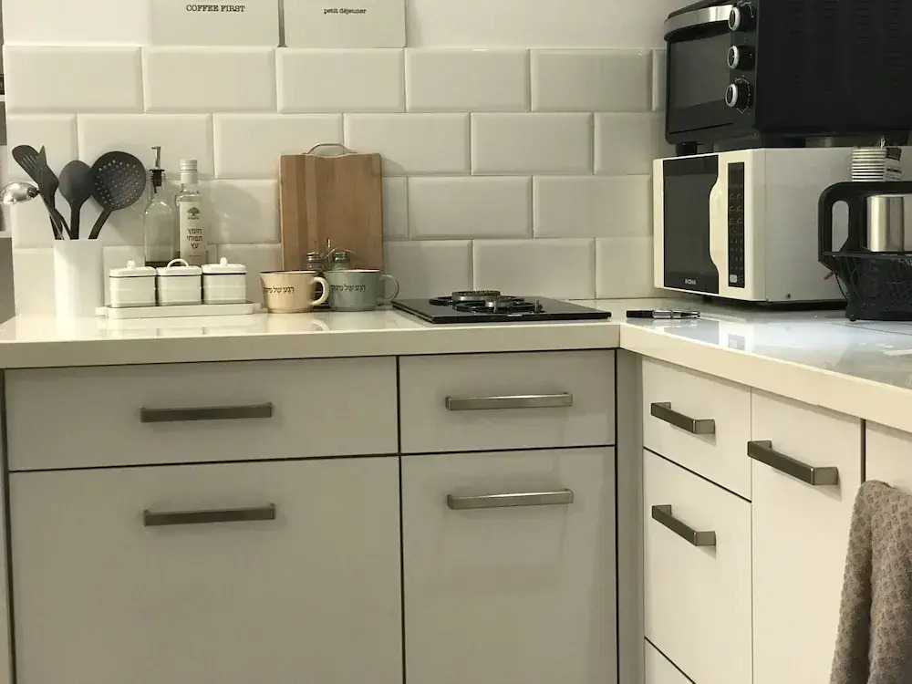 2Rooms Perfect Location  1Min to  Beach