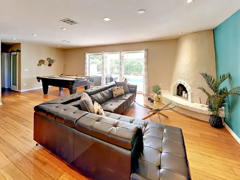 E Mariposa Home 4 Bedrooms 2 Bathrooms Home