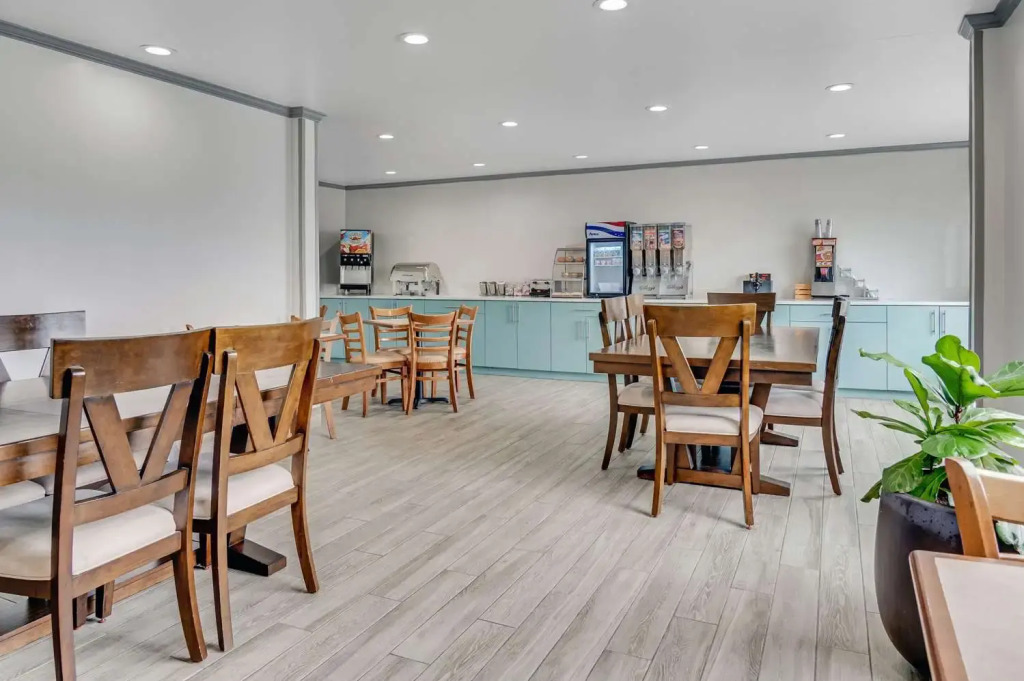 Country Inn & Suites by Radisson, Grand Rapids Airport, MI