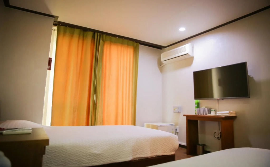 Milgam Central Hotel