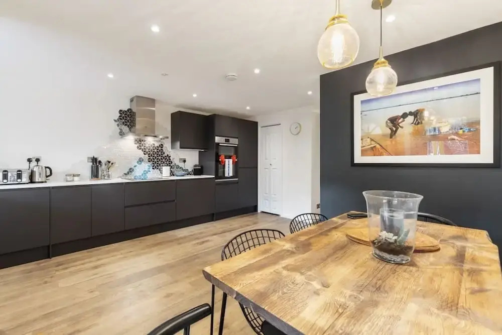 Designer 3 Bed House With Spacious Interior in Haggerston
