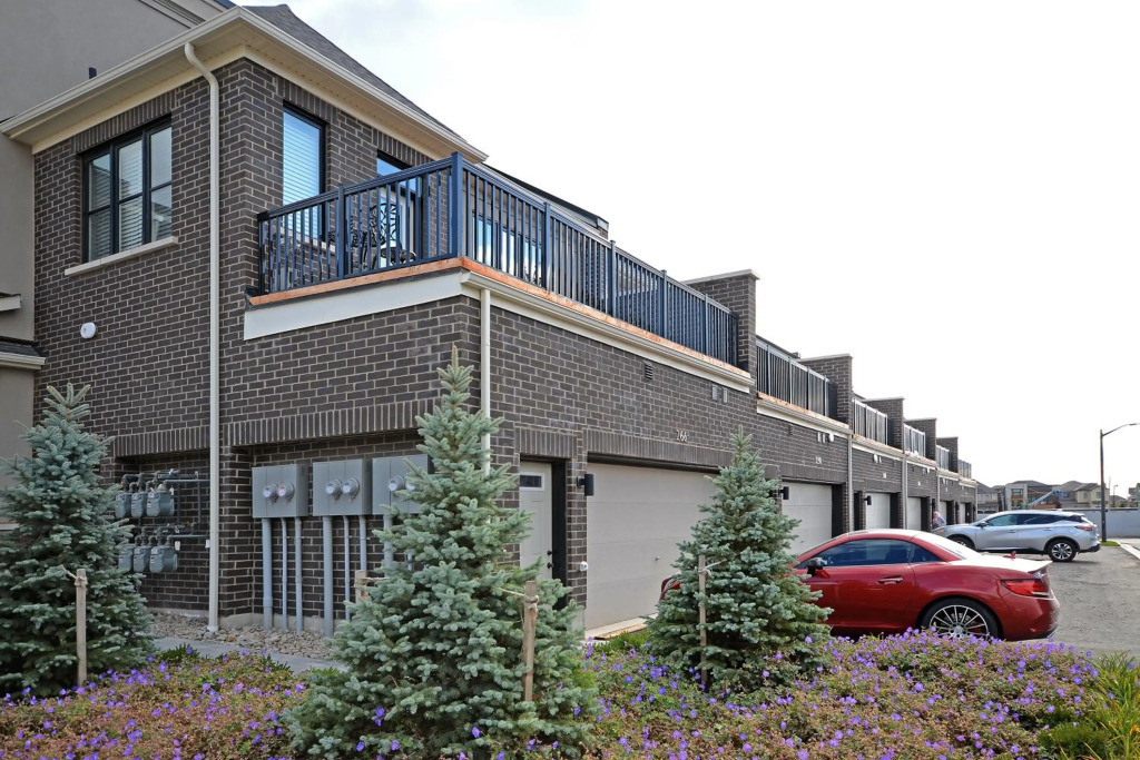 Royal Stays Townhome Collection - 3 Bedroom Townhome in Oakville