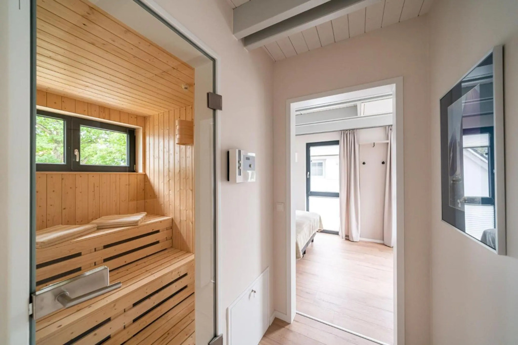 Wellness-Ferienhaus "Löwenzahn" mit Sauna, Kamin & Terrasse - ruhig am Ostseewald in Zingst