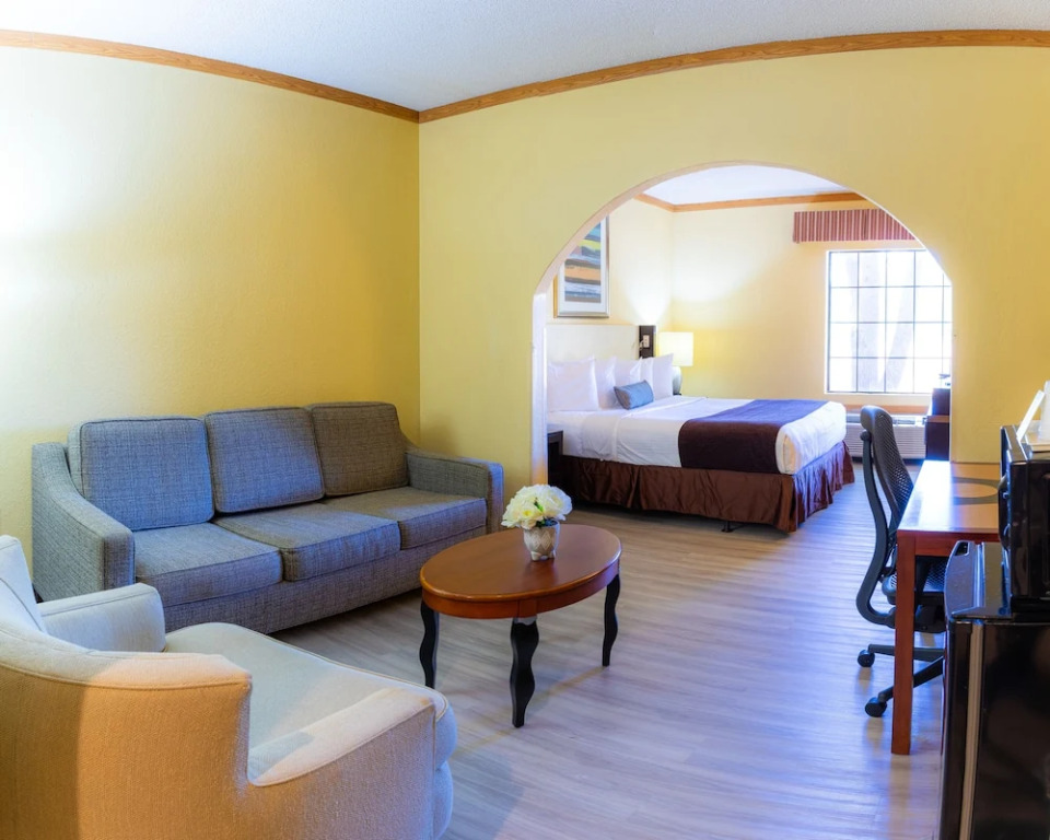Best Western Fort Stewart Inn & Suites
