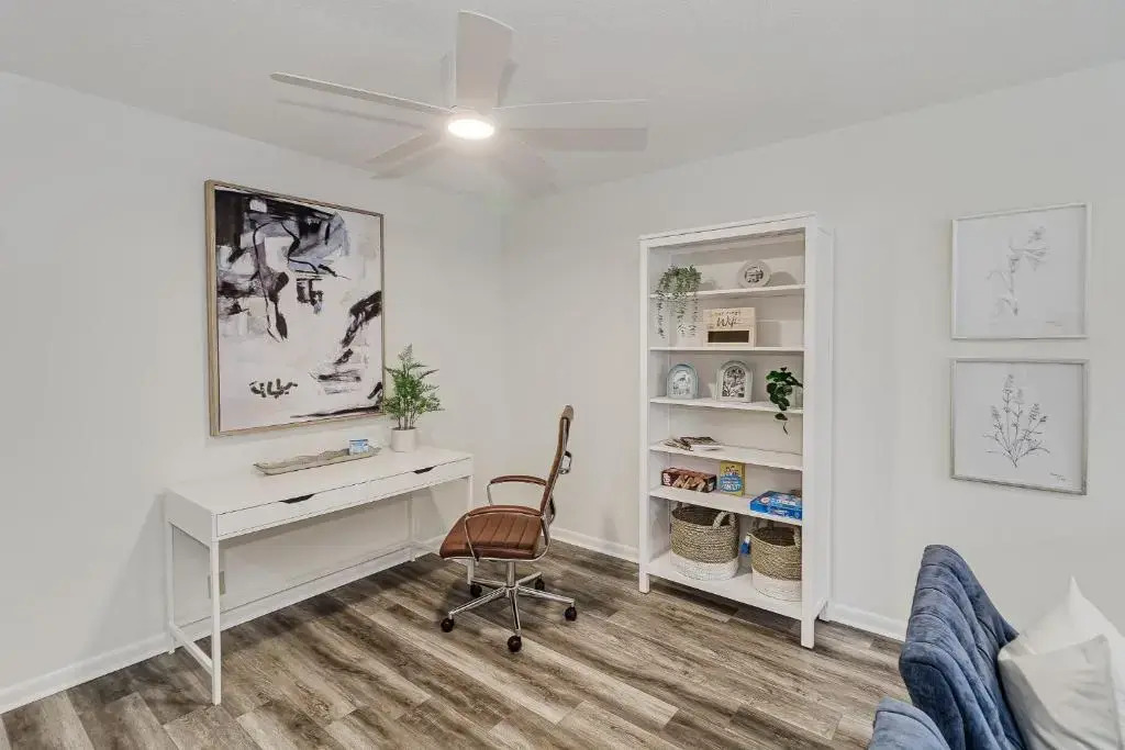 Modern style 3Bedroom home with hot tub less than 5 Mins from Legoland