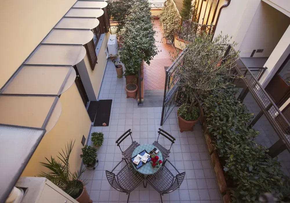 The Golden House Florence Suite