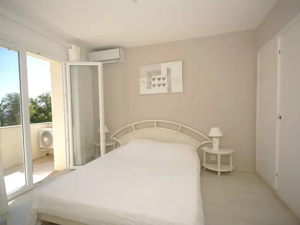 Ideally Located Villa at Ste Maxime, Beautiful sea View, air Conditioning and Large Garden