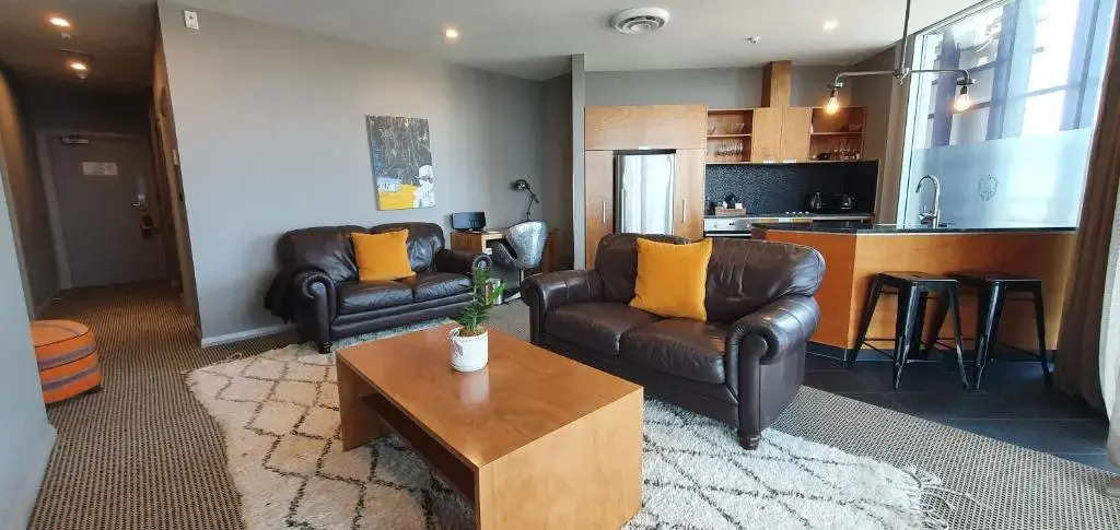 King and Queen Hotel Suites