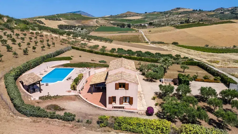 Villa sui Colli Ericini con Piscina by Wonderful Italy