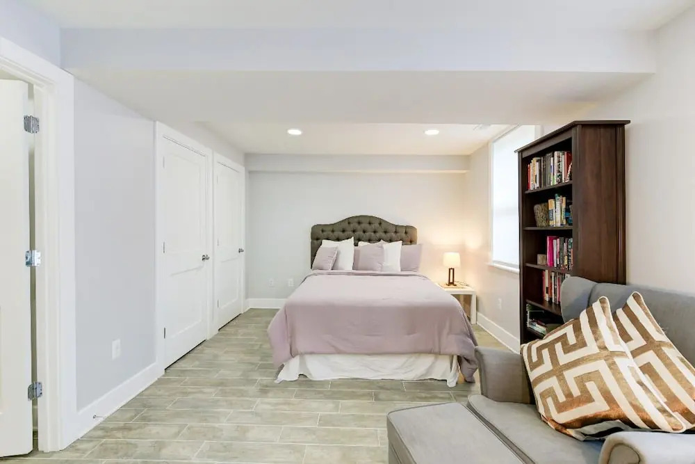The Magnolia - Modern - 2BD / 2bth - Luxury Bedding