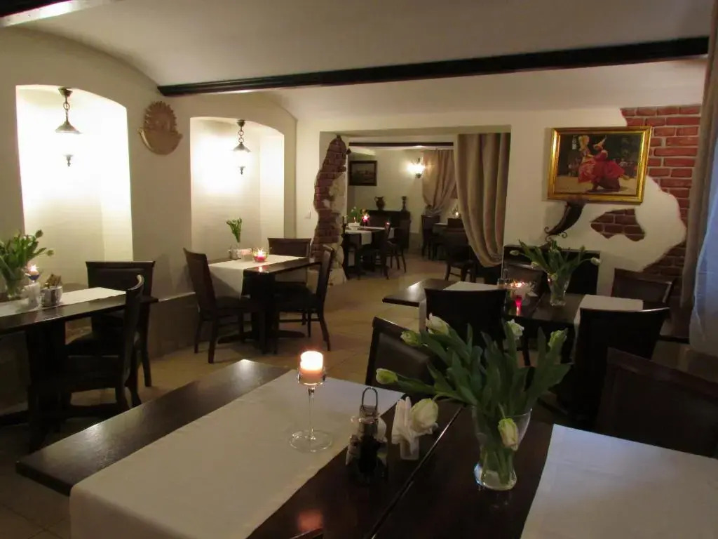 Dworek Złoty Róg Hotel i Restauracja