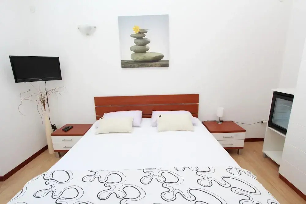 Rooms and Apartment Luana