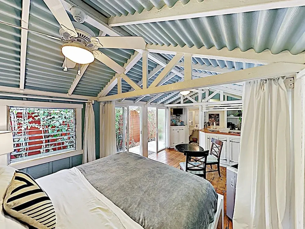 New Listing! Ohana Studio - Steps to Lanikai Beach cabin
