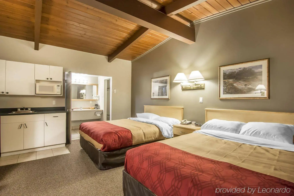 Econo Lodge Golden