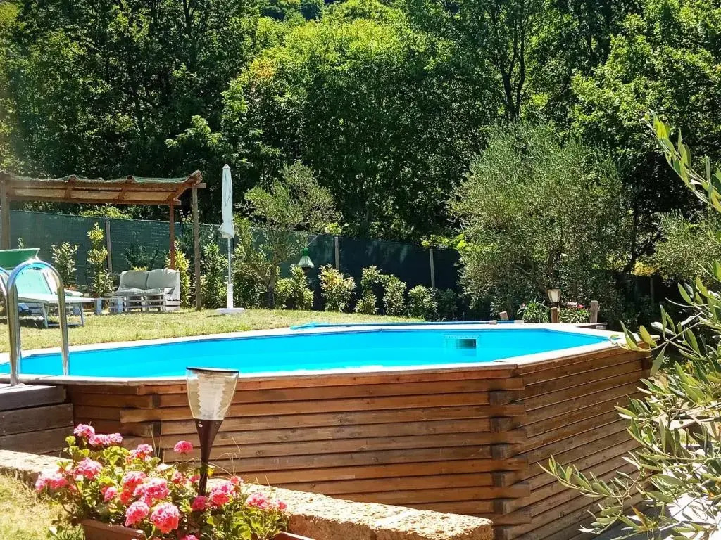 Villa con Piscina 10 Posti Letto, LOliveta Di Rivalto
