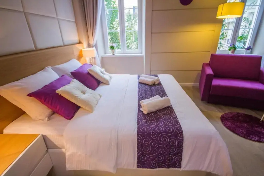 Peninsula Luxury Rooms