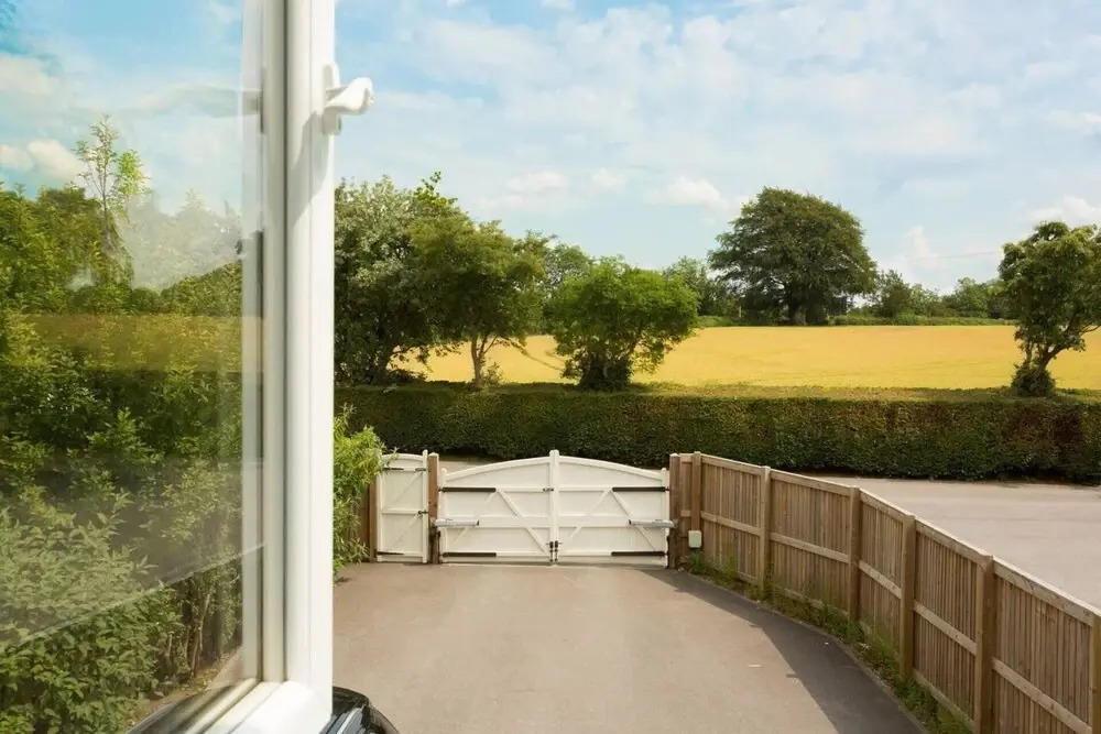 The Farm House Apartment + Free Parking
