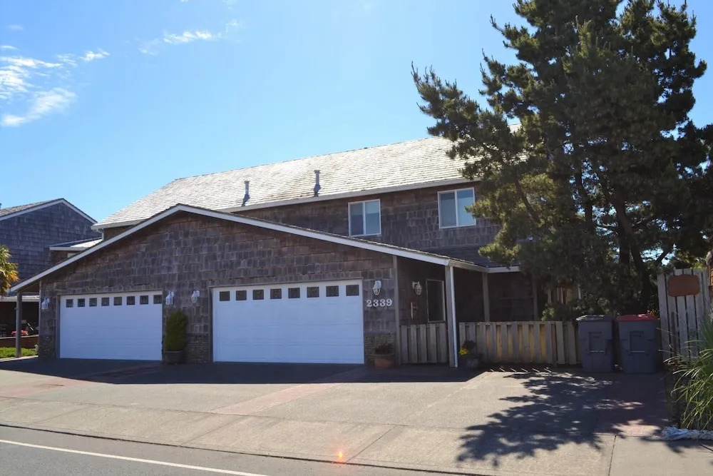 2339 S Edgewood