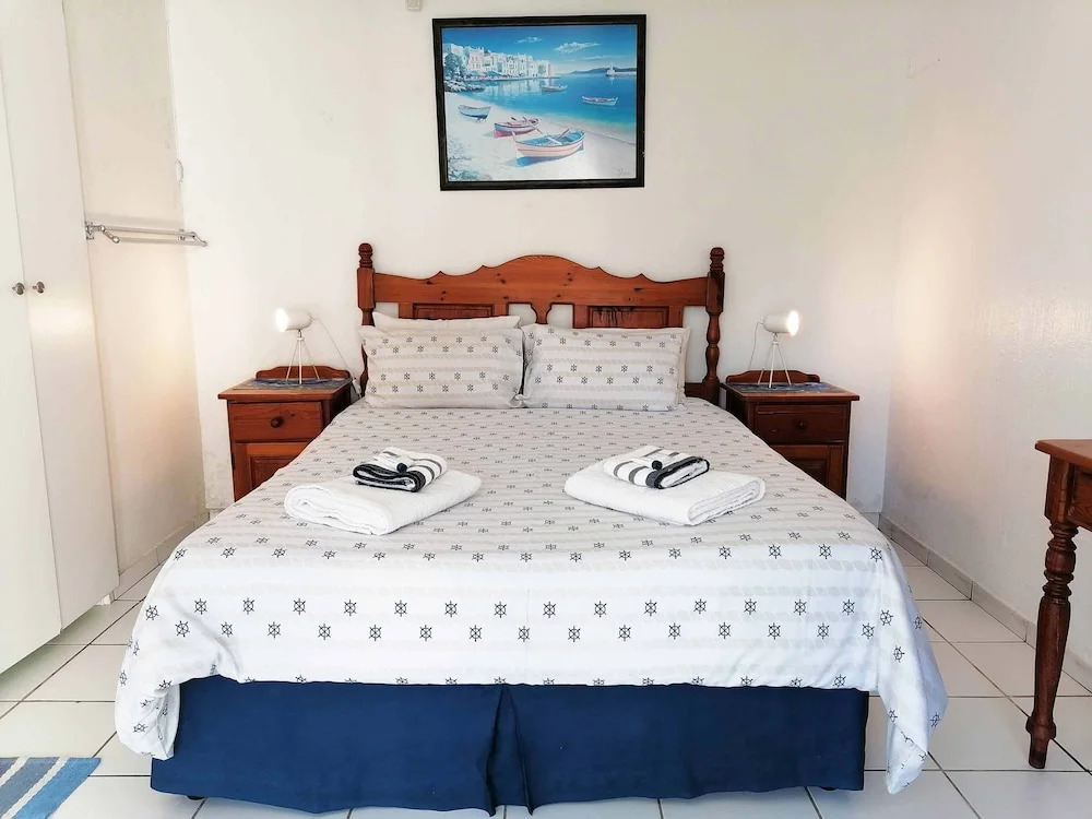 Boathouse Bed & Biscuit - Lower Deck