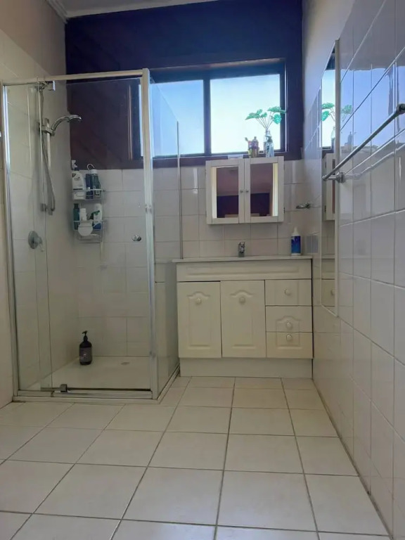 Charming 3 Bedroom Home Longer Stay Discount