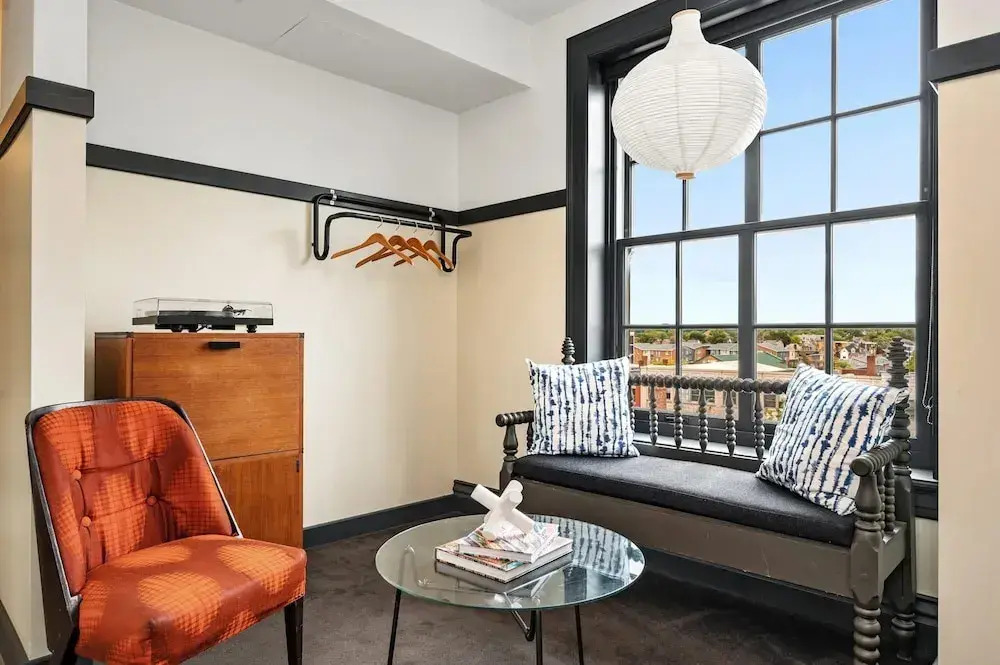Kasa Accessible Studio in the Heart of Steel City The Maverick