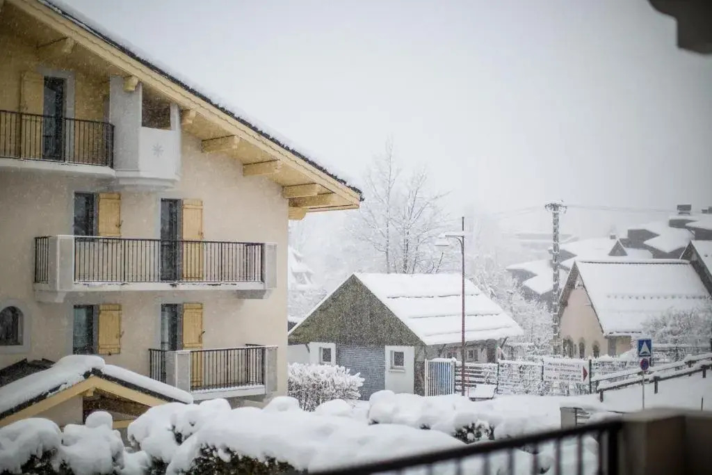Apartment Fermes du Montenvers B11 - Alpes Travel - Central Chamonix - sleeps 4-5
