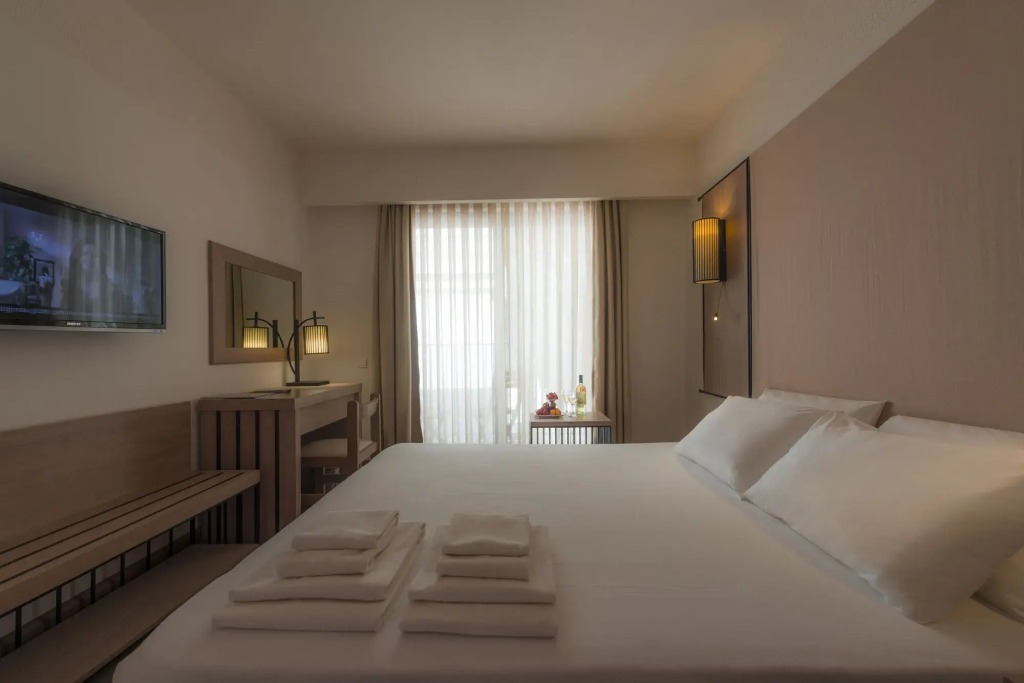 LIV Hotel by Bellazure