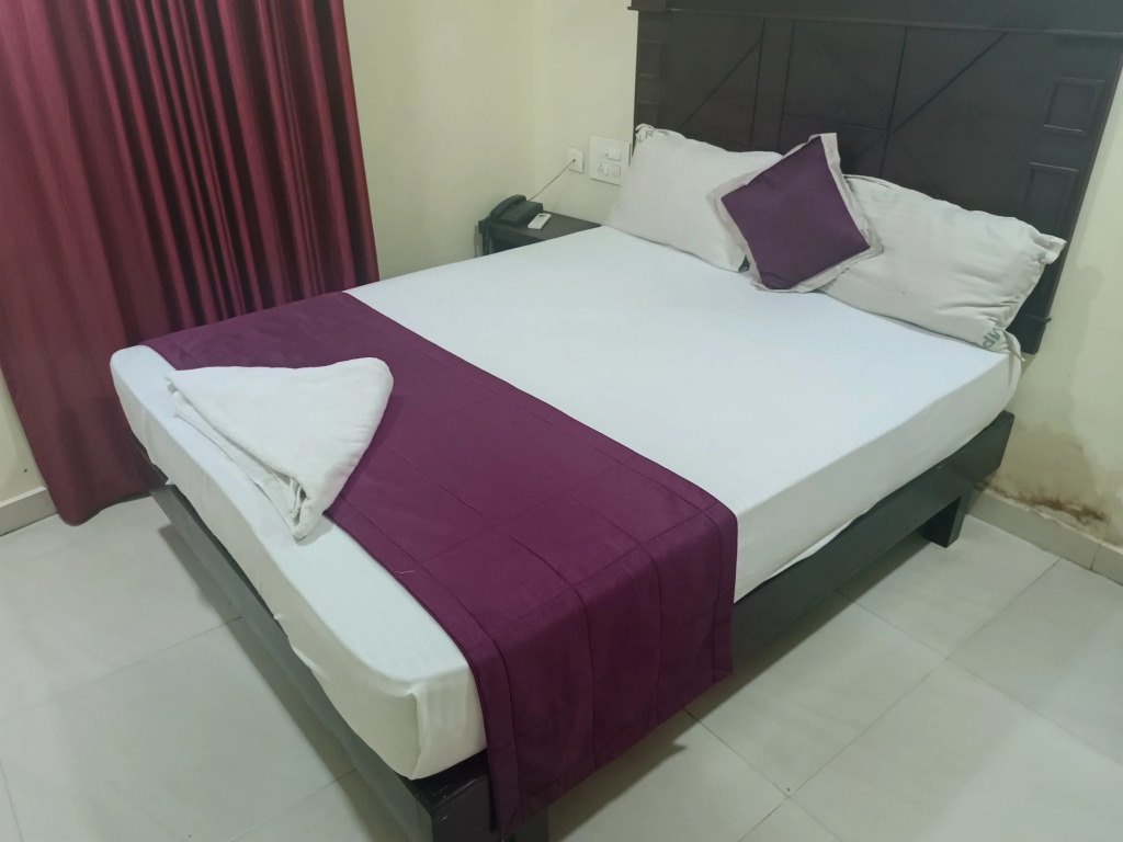 Malabar Plaza Lodge