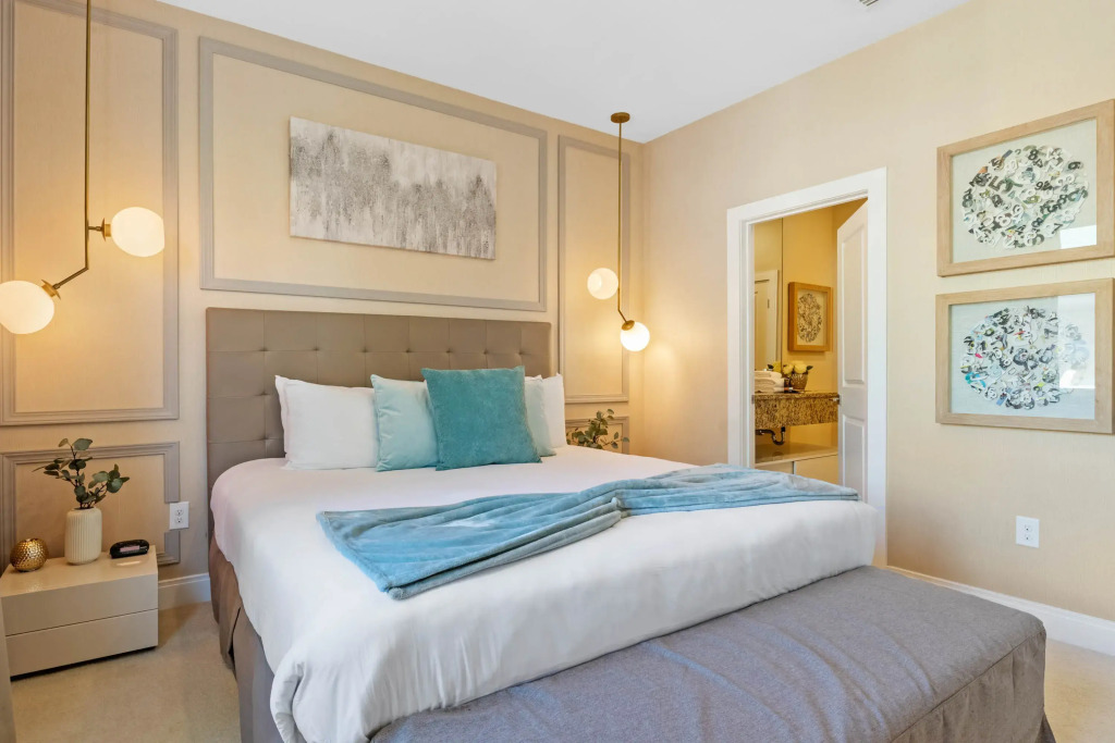 4 Bedrooms 45 Bathrooms Magic Village7603Rd