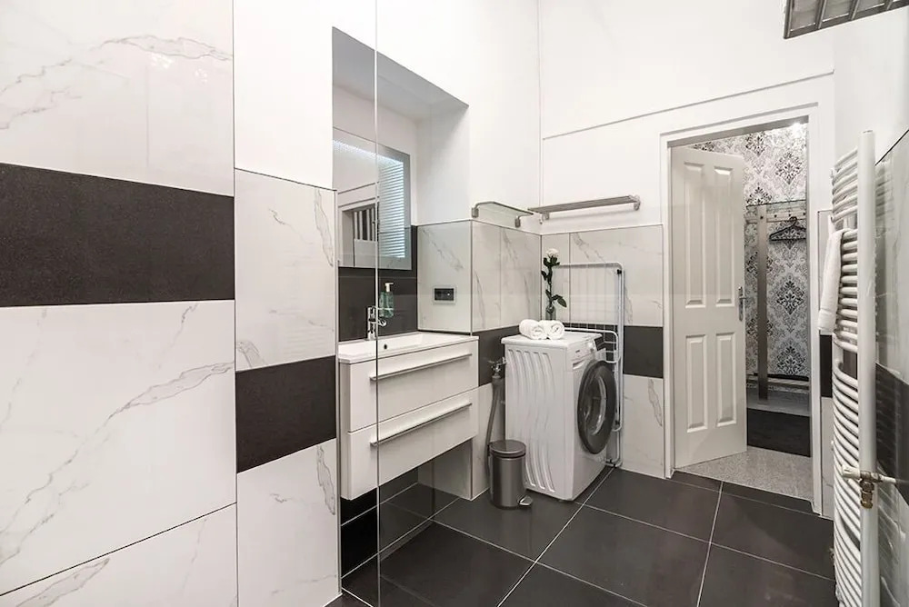 Sophies Place Yppenplatz - Imperial Lifestyle City Apartments Vienna Parking