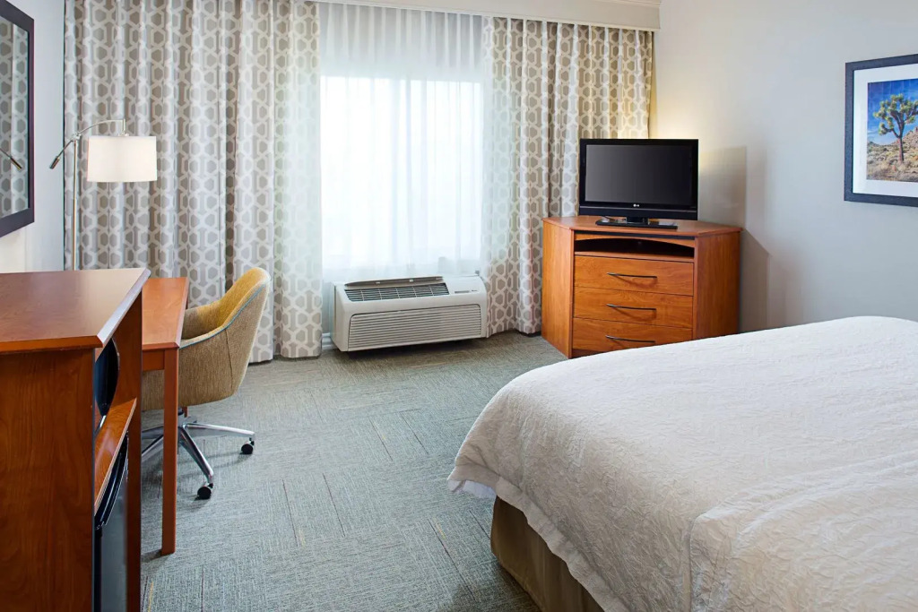 Hampton Inn & Suites Lancaster